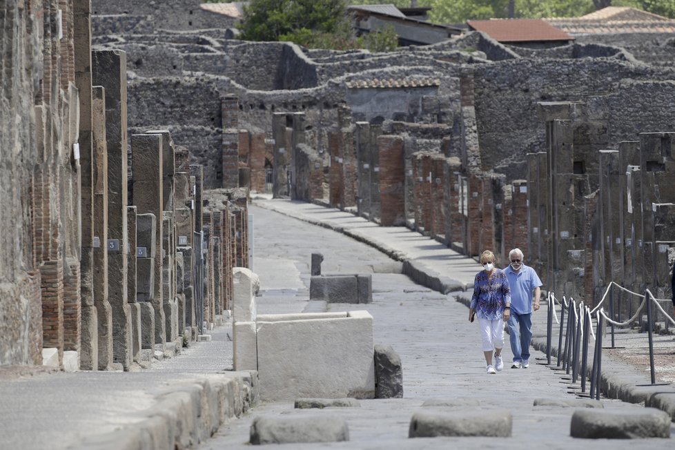 Italské památky se otevřely domácím turistům, první návštěvníky přivítaly například Pompeje.