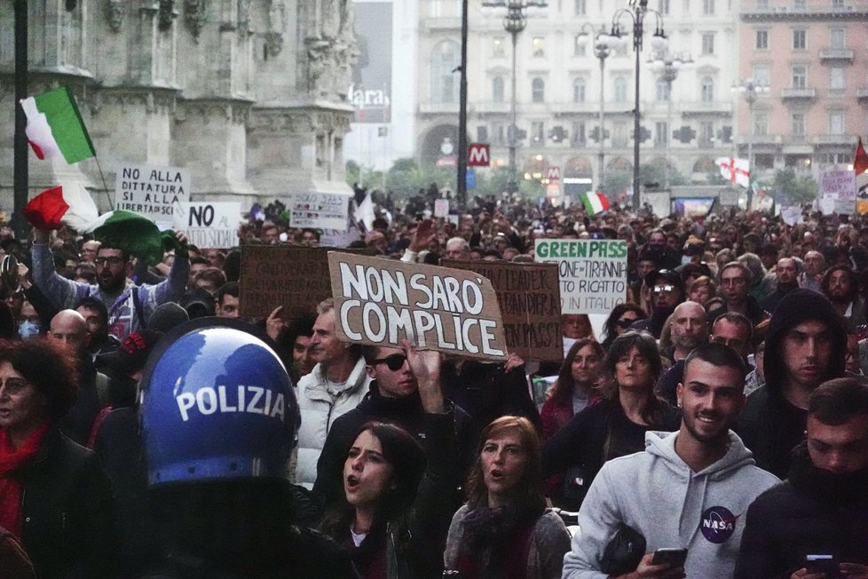 Koronavirus v Itálii: Protest proti covidpasům