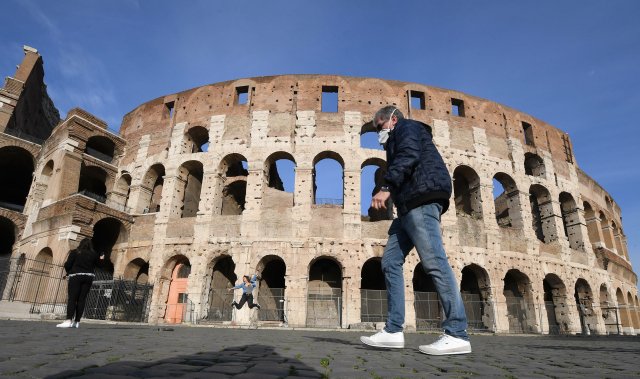 Řím a Benátky jako města duchů. Jindy přeplněné turistické lokace se v době karantény vyprázdnily