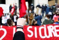 Mohutný protest za otevření škol. V Itálii se do něj zapojily tisíce rodičů, dětí i učitelů