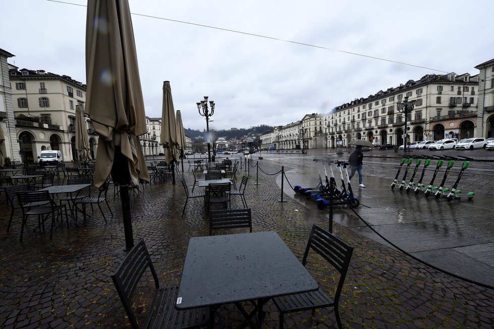 Vylidněné ulice Turína