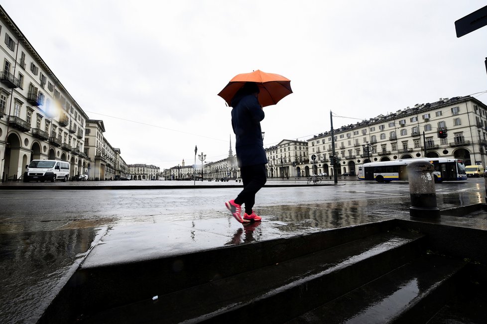 Vylidněné ulice Turína