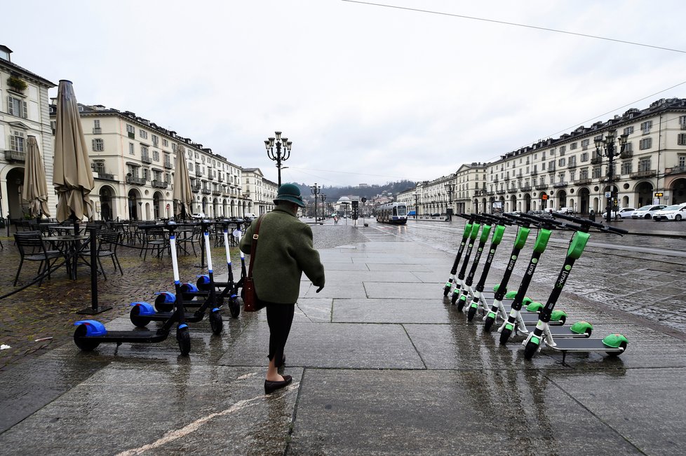 Vylidněné ulice Turína