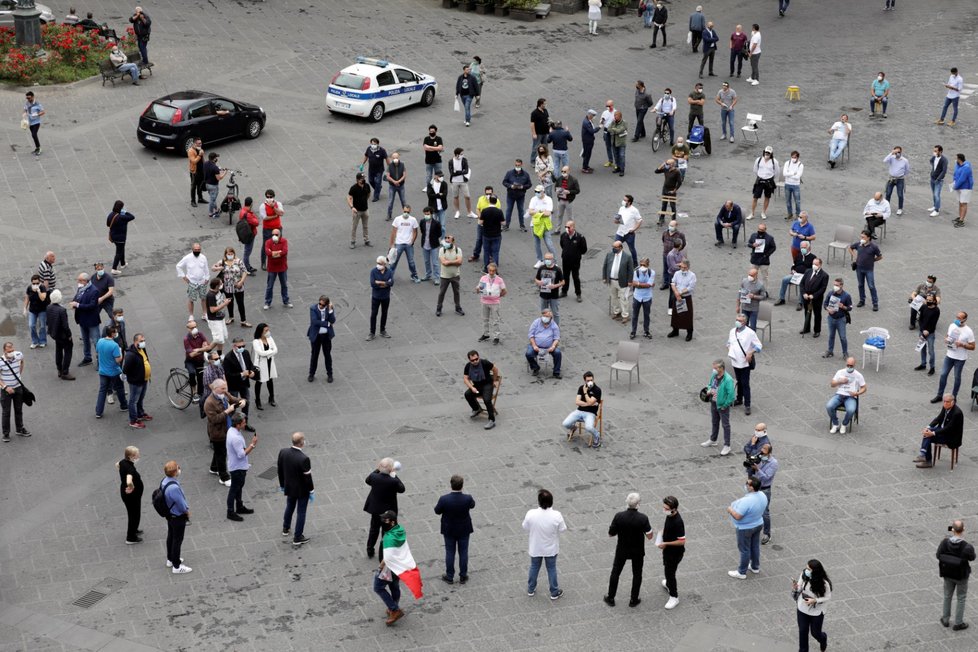 Koronavirem těžce zkoušená Itálie uvolňuje opatření velmi pozvolna. (20. 5. 2020)