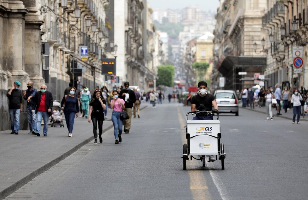 Koronavirem těžce zkoušená Itálie uvolňuje opatření velmi pozvolna (20. 5. 2020).