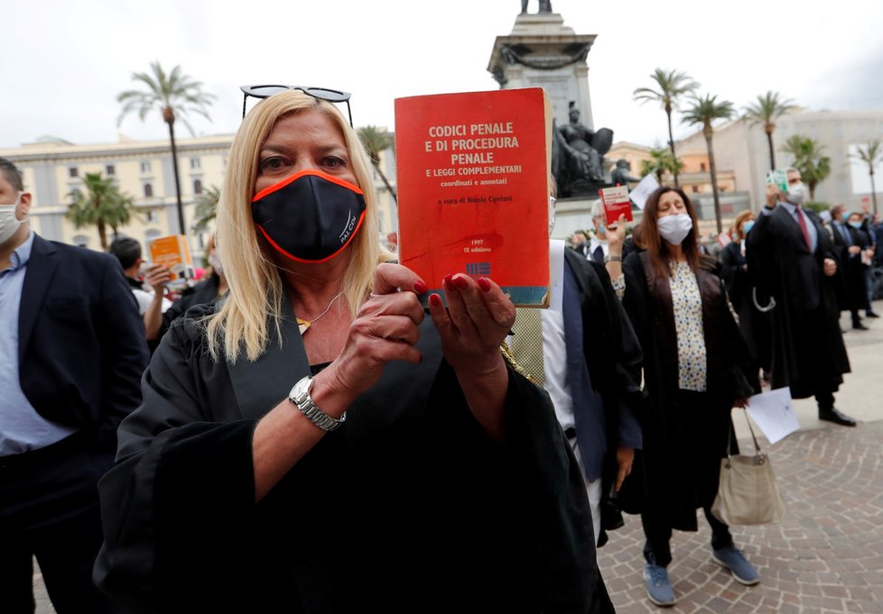 Koronavirem těžce zkoušená Itálie se pomalu probouzí k životu