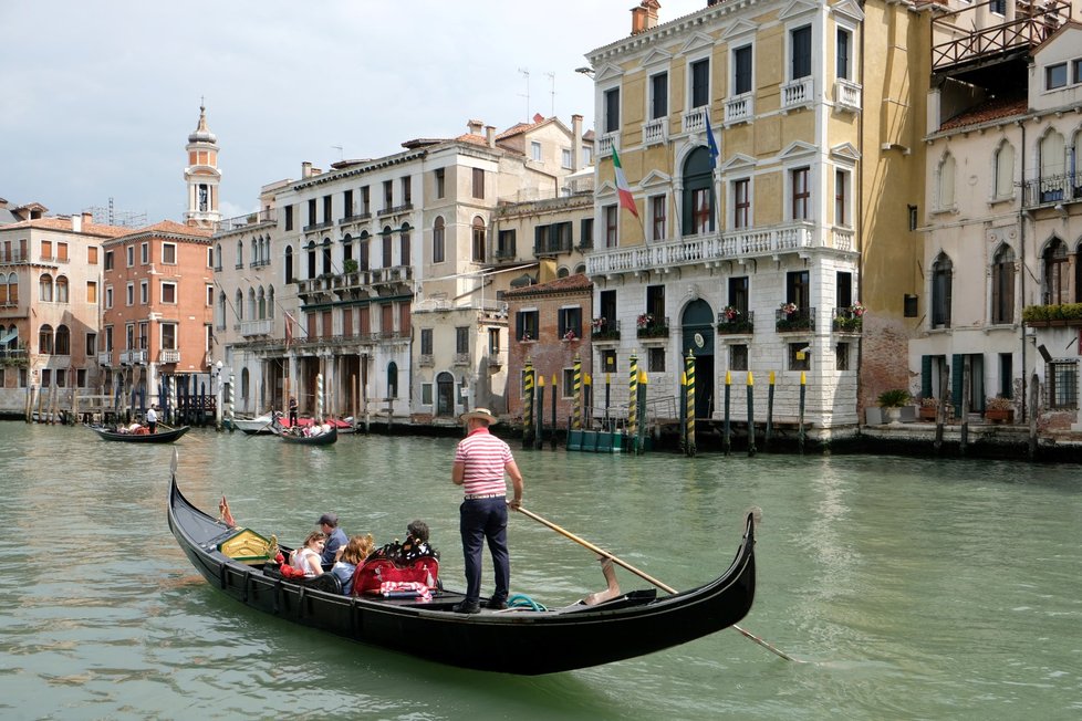 Italové se vrací na pláže a gondoliéři v Benátkách opět pracují (30. 5. 2020)