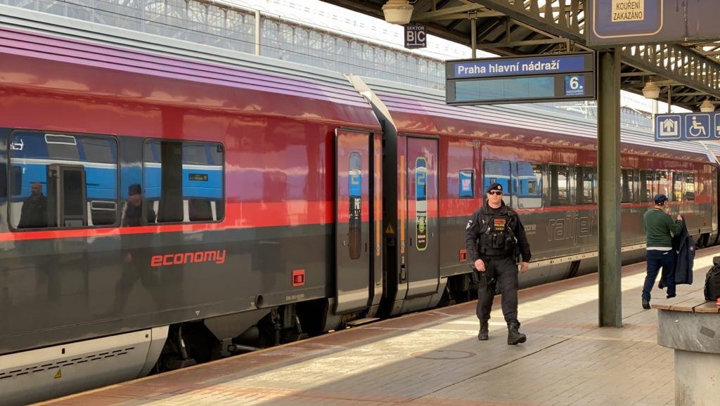Vlak z Vídně přivezl Italy podezřelé z nákazy koronavirem na Hlavní nádraží. Všichni byli vyšetřeni