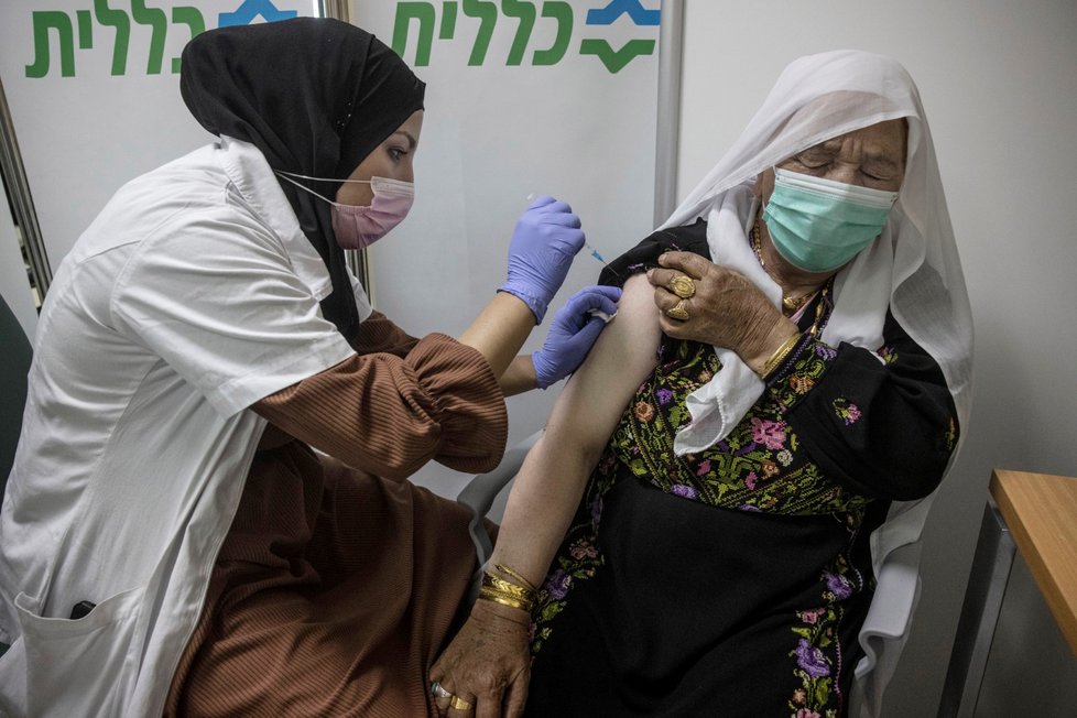 Koronavirus v Izraeli: Očkování tamních obyvatel pokračuje. (1.1.2021)