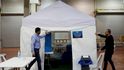 V Izraeli vystavěli kvůli volbám sterilní volební kabinky