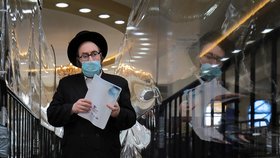 „Jsme na okraji propasti.“ Izrael přitvrdí v plošné karanténě, zavře firmy i synagogy