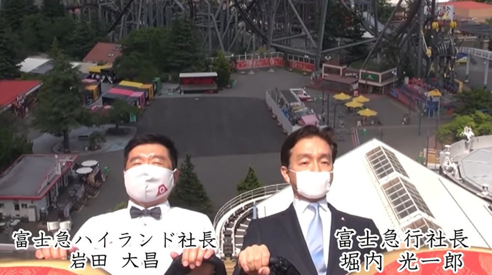 Jízda na horské dráze v době koronaviru: Tvařte se vážně a křičte jen ve své hlavě, vyzval japonský zábavní park.
