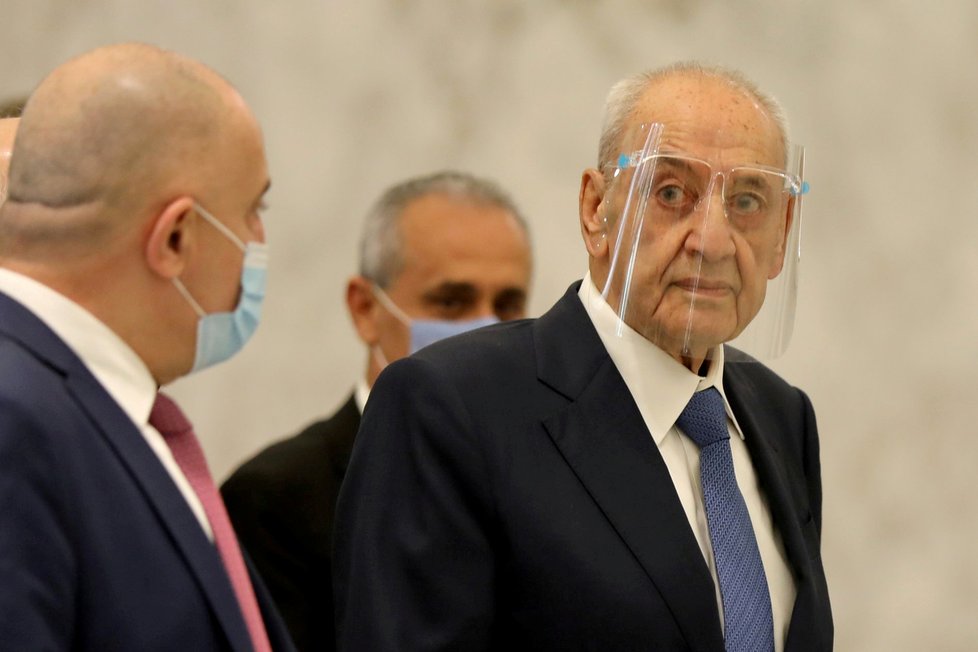 Štíty v době koronaviru: Předseda libanonského parlamentu Nabih Berri.