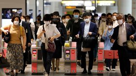 Japonci nebudou moci používat telefon při pohybu na veřejných místech, sankce za porušení je ale nečeká