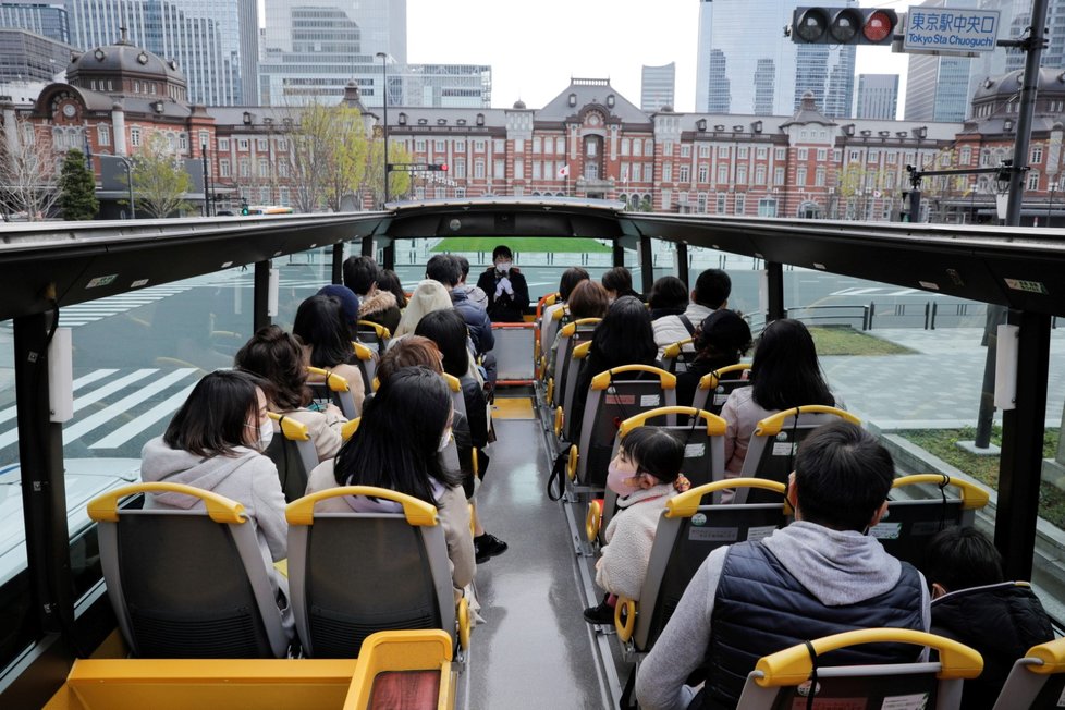 Koronavirus v Japonsku: Turismus v Tokiu se pomalu vrací, mezi prvními se otevírají i vyhlídkové jízdy po městě (22.3.2021)