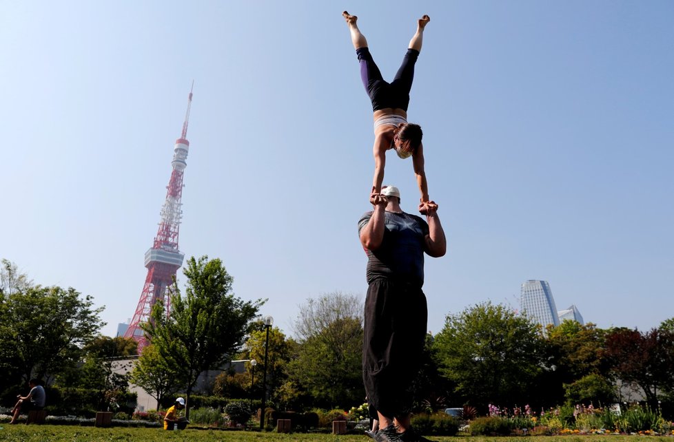 Život se vrátil po koronavirové krizi i do Japonska (05. 05. 2020).