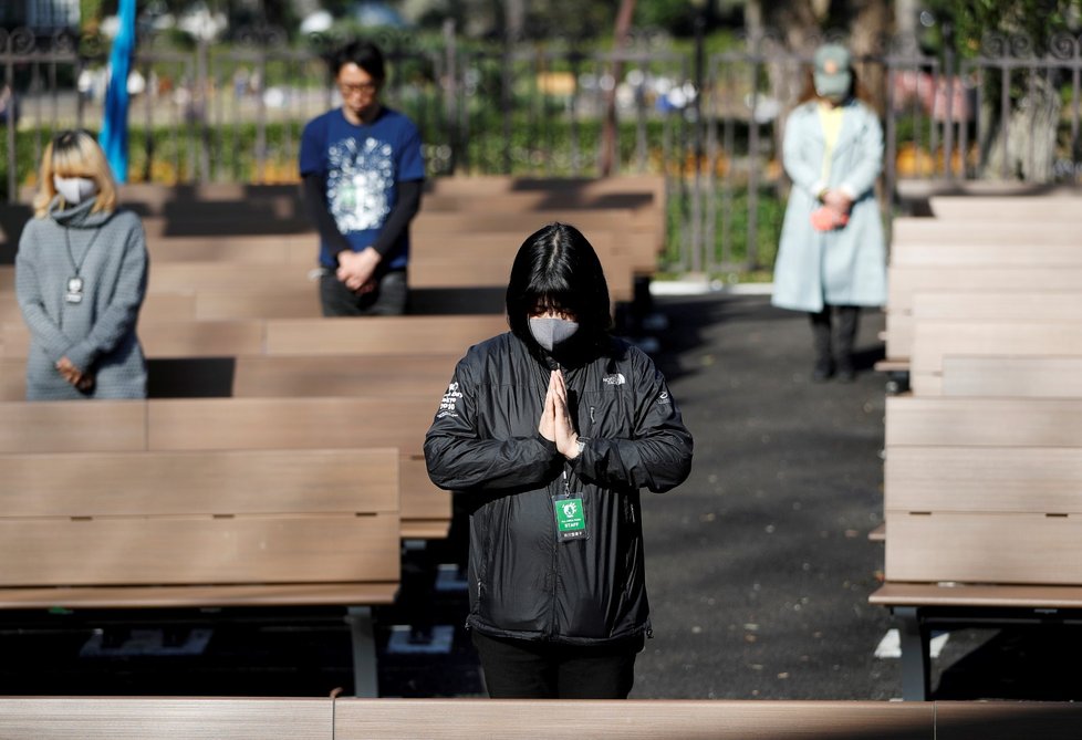 Japonsko si minutou ticha připomnělo oběti zemětřesení a cunami