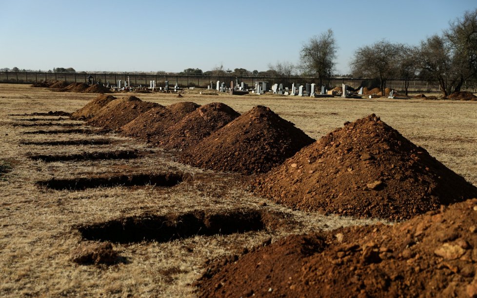 Hroby pro oběti koronaviru v JAR
