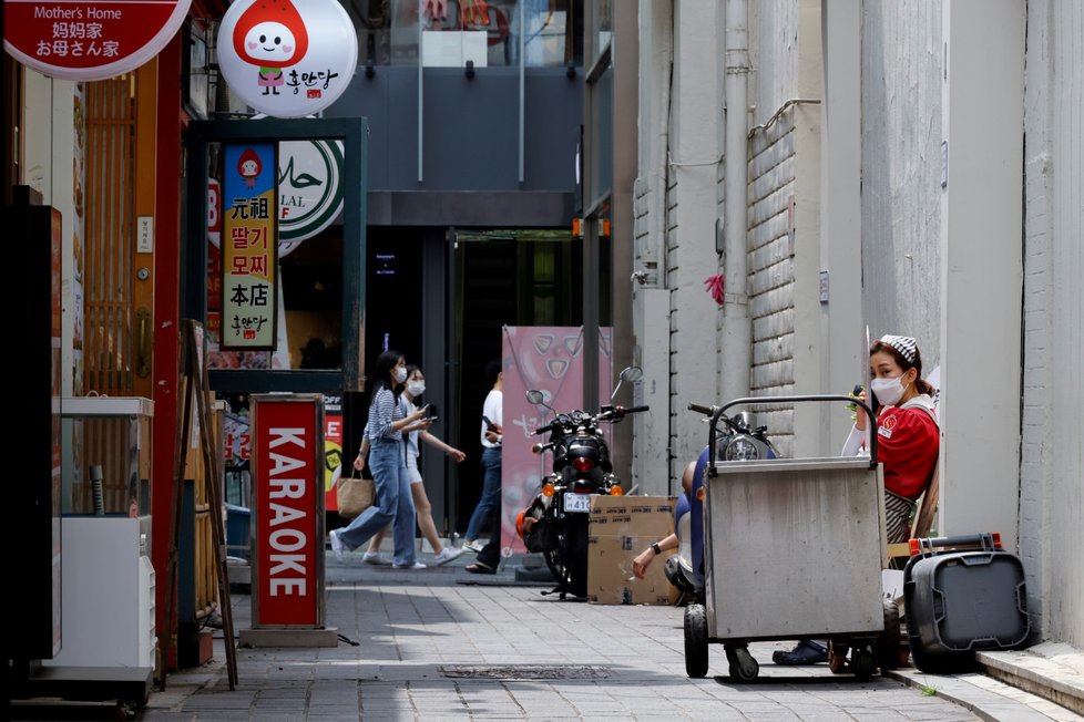 Jižní Korea zpřísnila opatření proti šíření koronaviru.