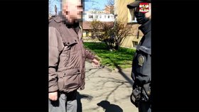 Policisté slyší výmluvy všeho druhu: Jsem úplně zdravý, roušku nepotřebuji