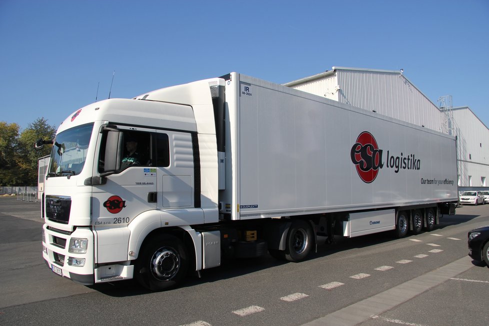 Čeští kamioňáci čelí nedostatků řidičů i koronavirovým opatřením
