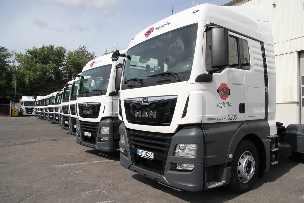 Čeští kamioňáci čelí nedostatků řidičů i koronavirovým opatřením