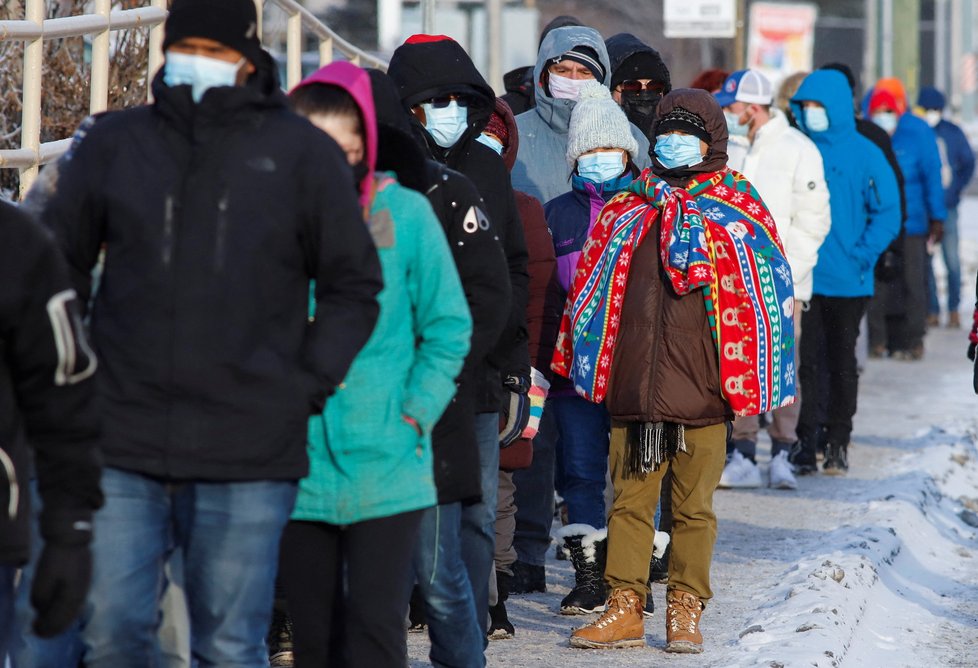 Koronavirus v Kanadě: Dlouhé fronty na testování