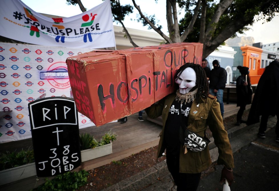 Protest proti koronavirovým opatřením v Kapském Městě v JAR (6. 8. 2020)