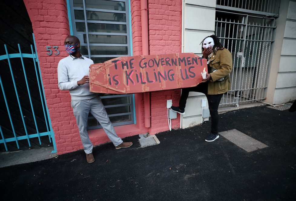 Protest proti koronavirovým opatřením v Kapském Městě v JAR (6. 8. 2020)