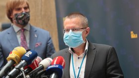 Šéf zdravotnických statistiků Ladislav Dušek na tiskové konferenci o vývoji epidemie koronaviru (11.6.2020)