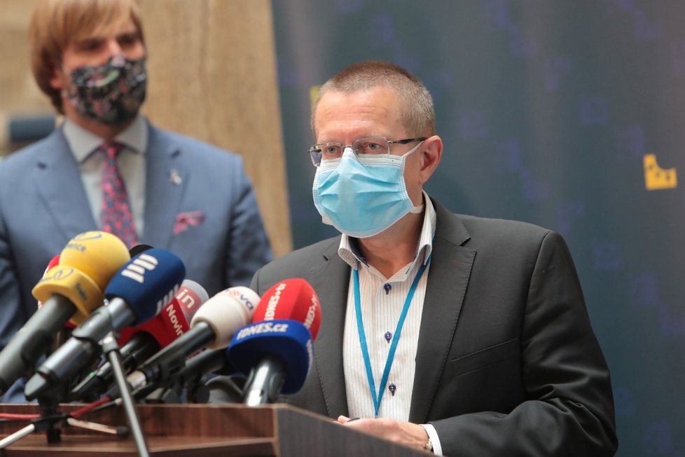 Šéf zdravotnických statistiků Ladislav Dušek na tiskové konferenci o vývoji epidemie koronaviru (11. 6. 2020)