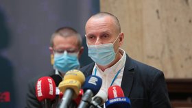 Anesteziolog Vladimír Černý na tiskové konferenci k vývoji epidemie (11.6.2020)