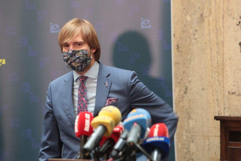 Ministr zdravotnictví Adam Vojtěch (za ANO) na tiskové konferenci k vývoji epidemie (11.6.2020)