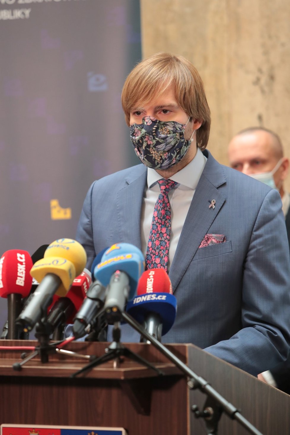 Ministr zdravotnictví Adam Vojtěch (za ANO) na tiskové konferenci k vývoji epidemie (11. 6. 2020)