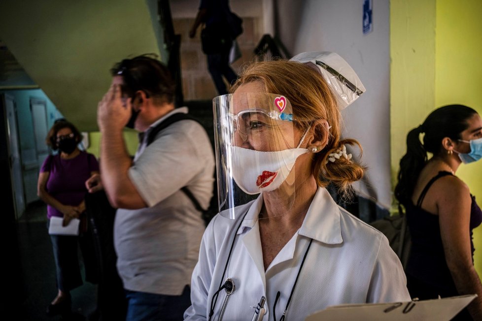 V rámci třetí fáze klinických testů očkují na Kubě vlastní vakcínou.