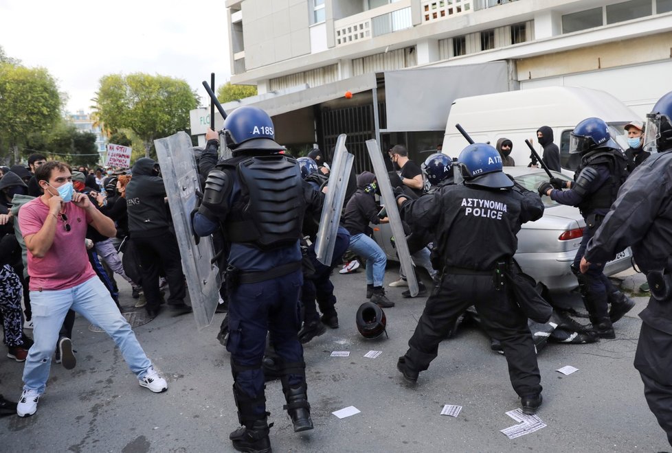 Koronavirus na Kypru: Demonstrace proti vládním opatřením (13. 2. 2021)