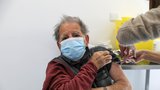Senioři nemusí kvůli vakcíně do nemocnice: Mobilní tým z Brna vyjíždí přímo za nimi