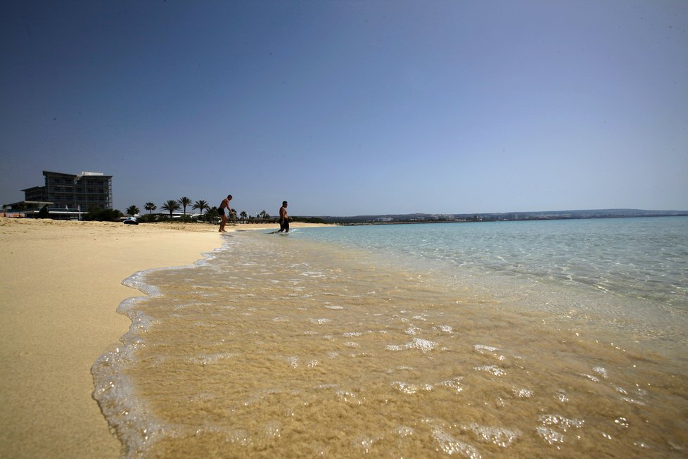 Kypr zaplatí nakaženým turistům ubytování, jídlo a léky.