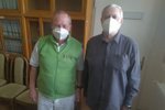 Přednosta kliniky infekčních chorob FN Brno Petr Husa (vlevo) s Luďkem Višňovským, který podstoupil léčbu covidu-19 lékem Regeneronem.