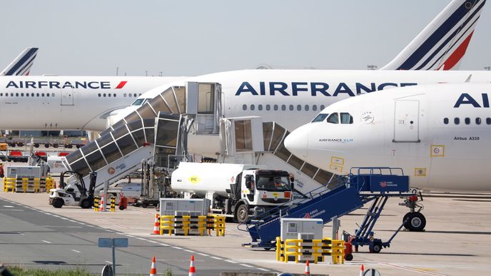 Letadla společnostiAir France odstavená kvůli koronavirové krizi.