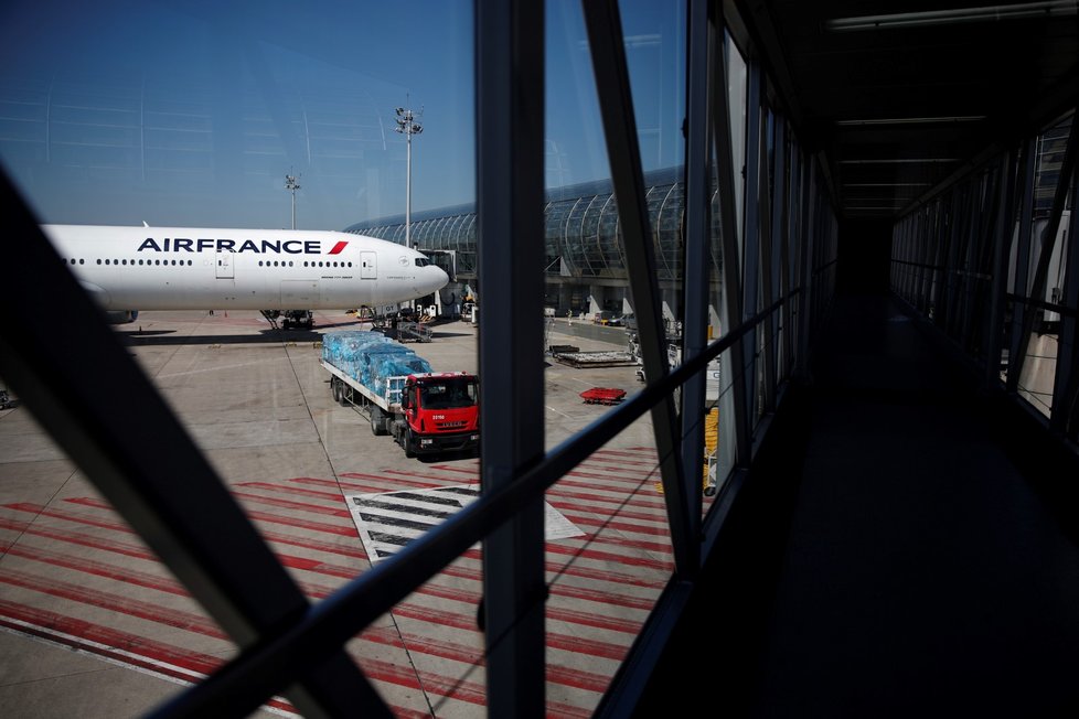 Letadla společnosti Air France odstavená kvůli koronavirové krizi.
