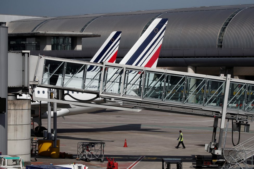 Letadla společnostiAir France odstavená kvůli koronavirové krizi.