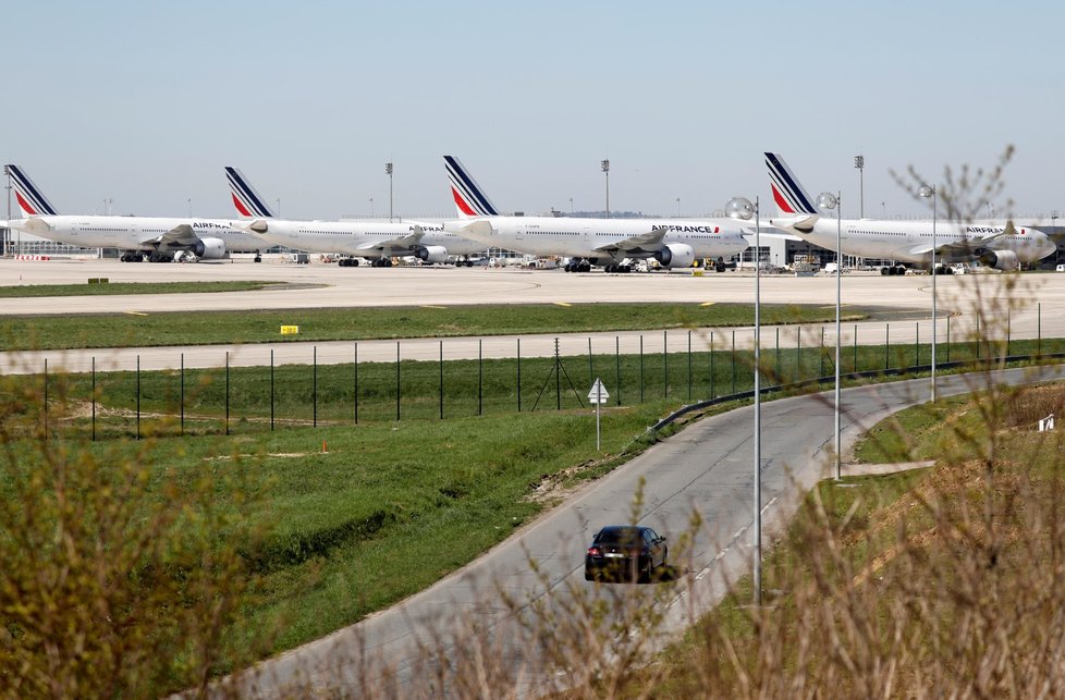 Letadla společnosti Air France odstavená kvůli koronavirové krizi.