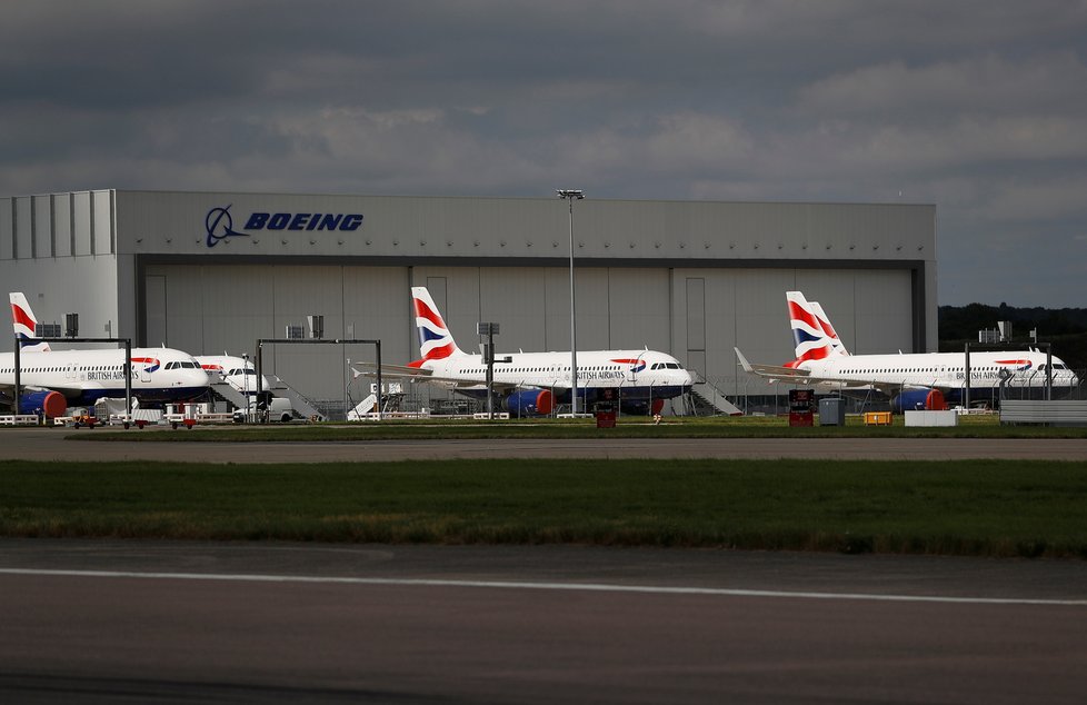 Letiště Gatwick v krizi: Letadla stojí, piloti nejsou a zaměstnanci nemají, co dělat