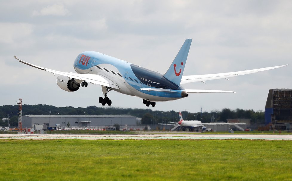 Letiště Gatwick v krizi: Letadla stojí, piloti nejsou a zaměstnanci nemají, co dělat