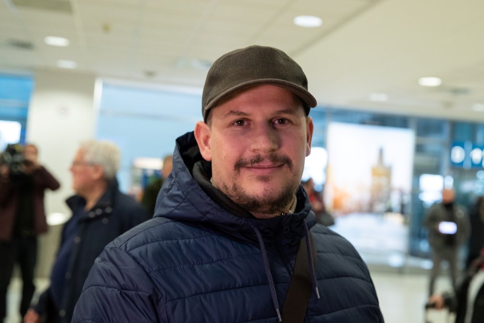 Pavel (42) z Prahy přiletěl letadlem z Říma.