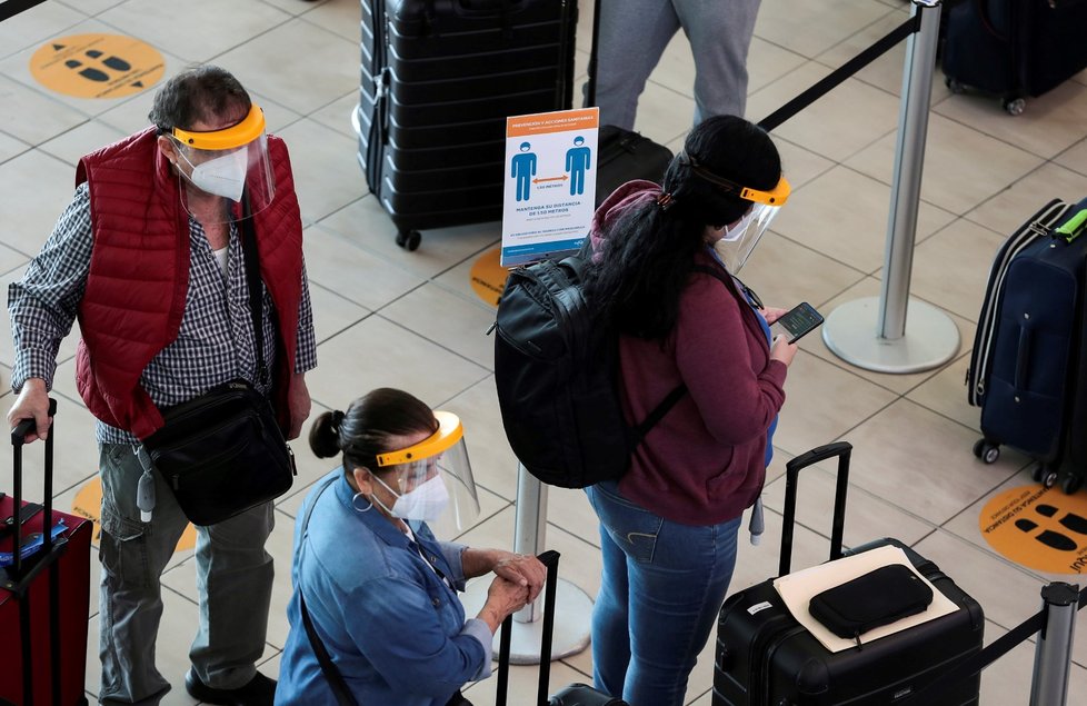 Kontrola cestujících na letišti v Panamě (16. 10. 2020)