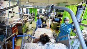 Itálii hrozí kolaps zdravotnictví. Nemocnice jsou už zase plné pacientů s koronavirem