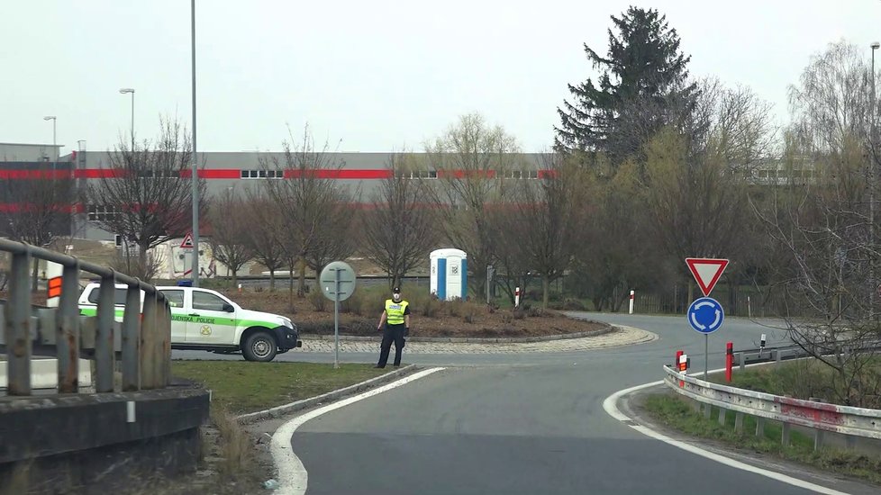 Policie a armáda střežila hranice zakázané karanténní zóny na Litovelsku a Uničovsku.