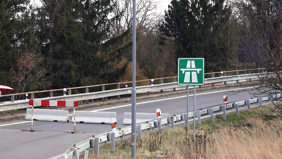 Policie a armáda střežila hranice zakázané karanténní zóny na Litovelsku a Uničovsku. Karanténa tam vypršela 30. března.